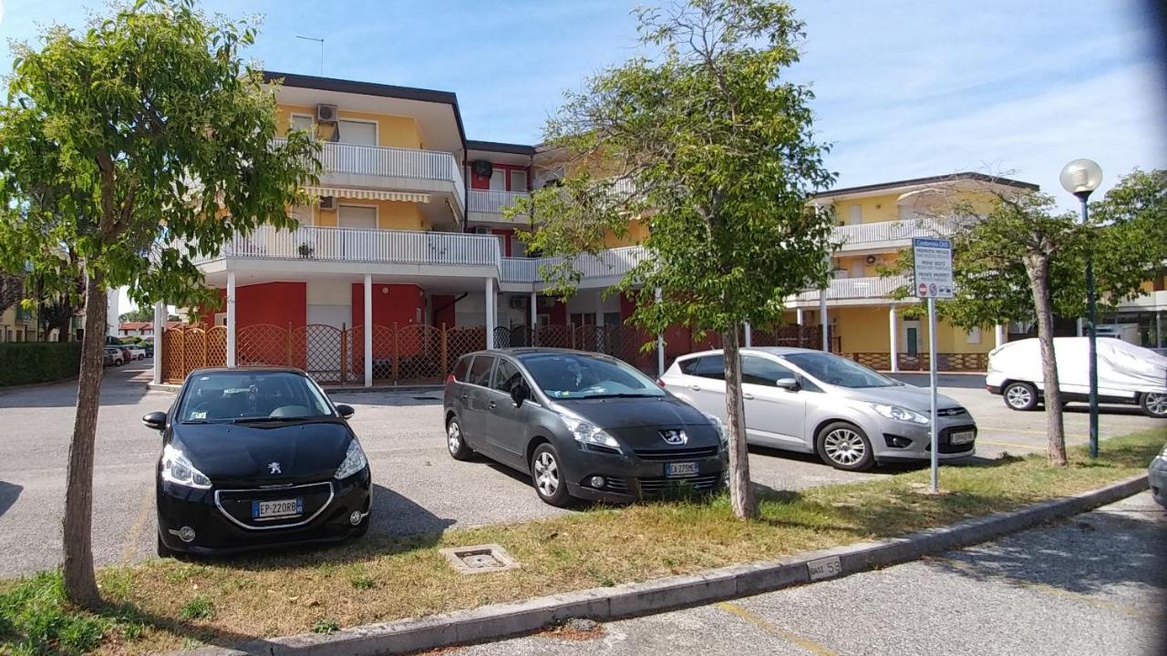 Condominio Miriam Bibione Eksteriør bilde